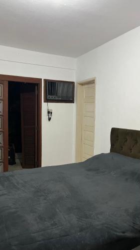 Ένα ή περισσότερα κρεβάτια σε δωμάτιο στο Pousada familiar com piscina