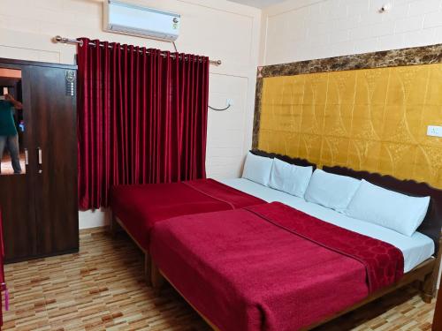 Ένα ή περισσότερα κρεβάτια σε δωμάτιο στο Quality Inn Varkala