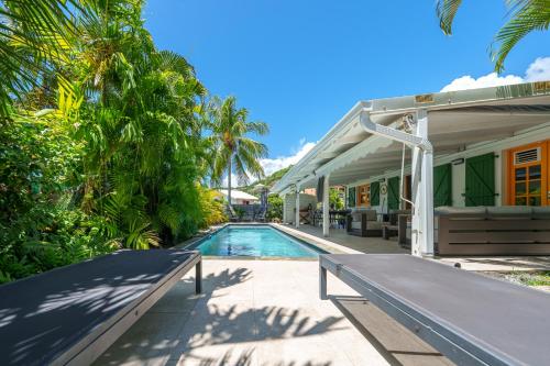 Bazén v ubytování Villa La Tapatia nebo v jeho okolí