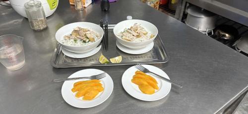 Eten bij of ergens in de buurt van het hotel

