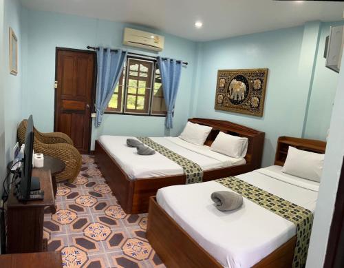 Postel nebo postele na pokoji v ubytování เรือนแฝด Brook view