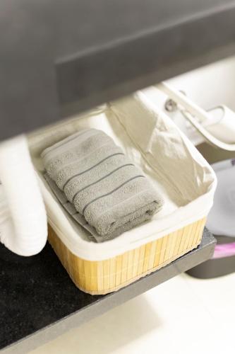 a container with a towel sitting on a shelf at 113-Studio Amplo e completo com ar condicionado prox UEL in Londrina