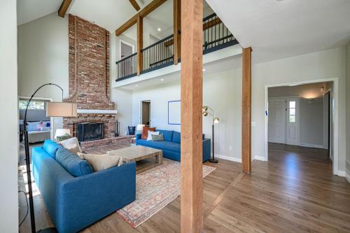 Χώρος καθιστικού στο Elegant Fulton Columbia Estate 8 bd 6 ba on 10 acres