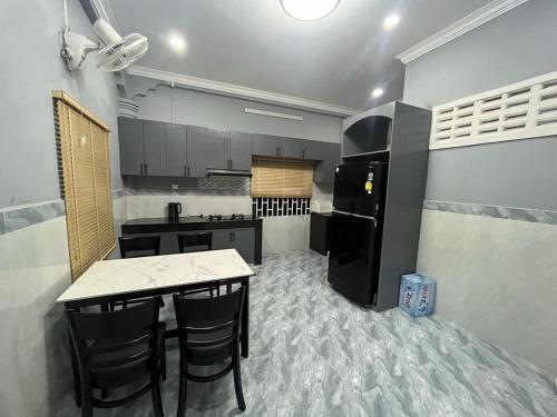 Nhà bếp/bếp nhỏ tại Home in Krong Battambang