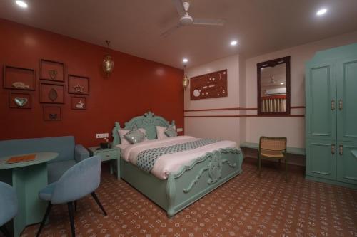 a bedroom with a bed and a table and chairs at Artistik Abode by Stay Banaras in Varanasi