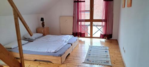 Ένα ή περισσότερα κρεβάτια σε δωμάτιο στο Cozy apartment Offenhausen