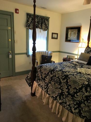 a bedroom with a bed and a window at Parsonage Inn Bed and Breakfast in Saint Michaels