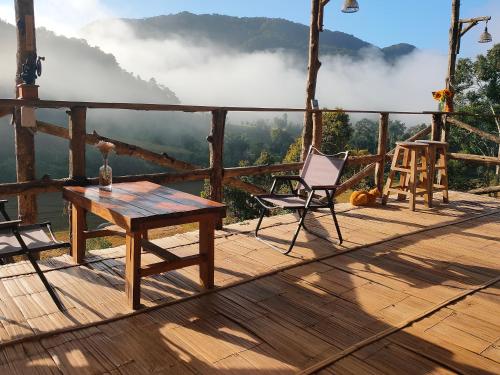 En generel udsigt til bjerge eller udsigt til bjerge taget fra lodgen