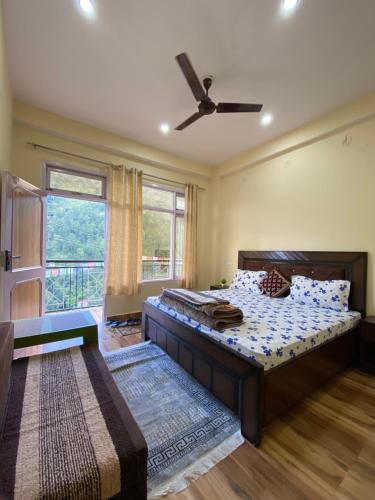 Postel nebo postele na pokoji v ubytování Himalayan Escape