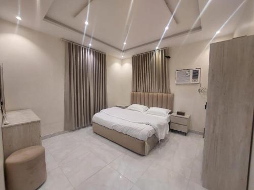 a bedroom with a large bed in a room at شقة غرفتين وصالة in Jeddah