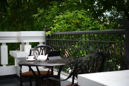 A balcony or terrace at The Chi Boutique Hotel