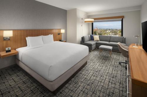 Ένα ή περισσότερα κρεβάτια σε δωμάτιο στο Hyatt Place Denver Cherry Creek