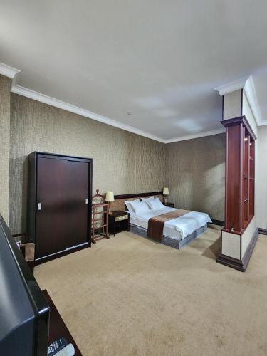 Llit o llits en una habitació de Hamkor hotel