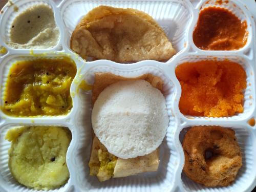 Jídlo v hotelu nebo okolí