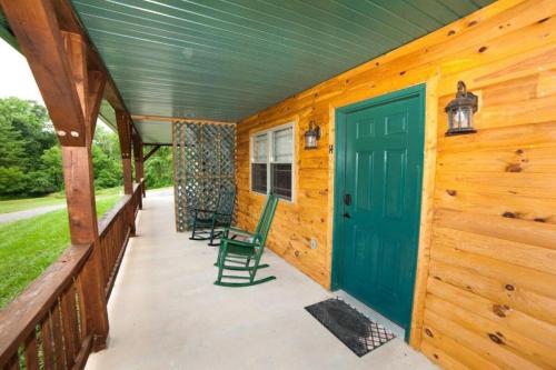 Κήπος έξω από το Vacation Rental for Things to Do in Rocky Gap State Park
