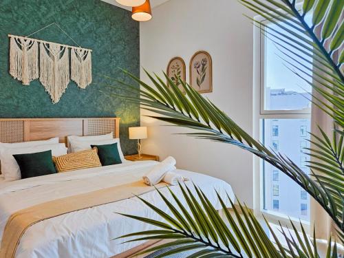 Кровать или кровати в номере Chic Yas Stay, F1, Ferrari, Sea World Yas Island