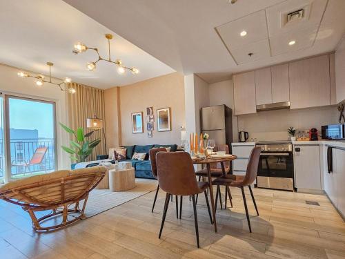 Кухня или мини-кухня в Chic Yas Stay, F1, Ferrari, Sea World Yas Island
