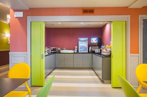 Fotografie z fotogalerie ubytování Clarion Inn & Suites Evansville Eastland Area v destinaci Evansville