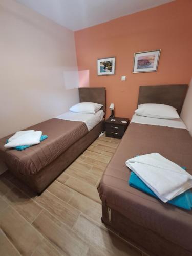 a room with two beds in a room at Little House Ligia in Lygia