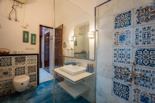 Koupelna v ubytování Chanoud House