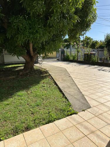 Fotografie z fotogalerie ubytování Villa F3 Les Bougainvilliers v destinaci Baie-Mahault