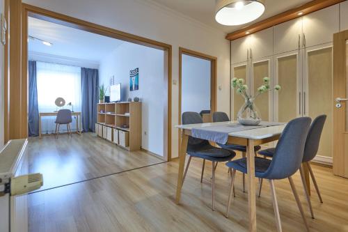 Posezení v ubytování Klára Apartman - a belváros szívében