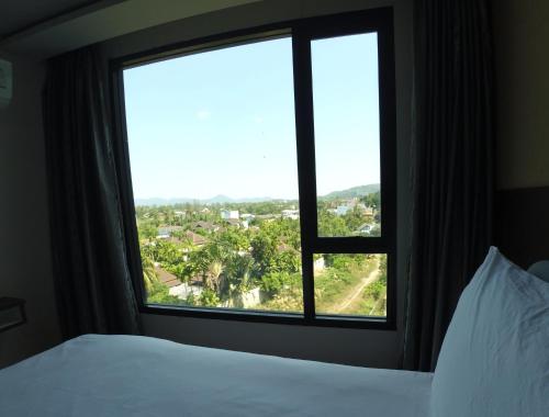 Postel nebo postele na pokoji v ubytování 1-BR Sea View, Aristo condo, Surin Beach