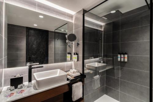 Ένα μπάνιο στο Pullman Kinshasa Grand Hotel