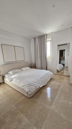 En eller flere senge i et værelse på Brand new star apartment