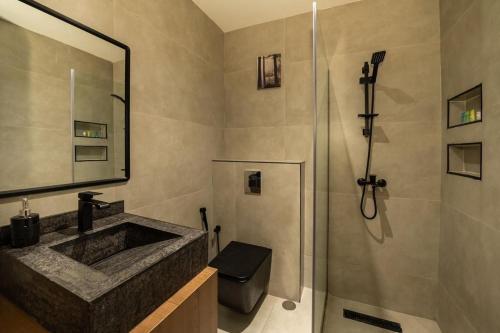 a bathroom with a sink and a shower at شقة فندقية جميلة و مخصصة للايجار لشخصين في بوشر - مسقط - القرم in Jāl