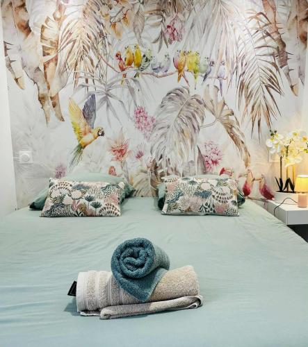 a bedroom with a bed with a bird wallpaper at la bulle d'Edward gare jardin centre in Angoulême