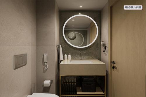 een badkamer met een wastafel en een spiegel bij Side Star Beach Hotel - Ultra All Inclusive in Side