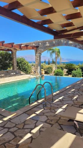 Villa with private pool and stunning sea view