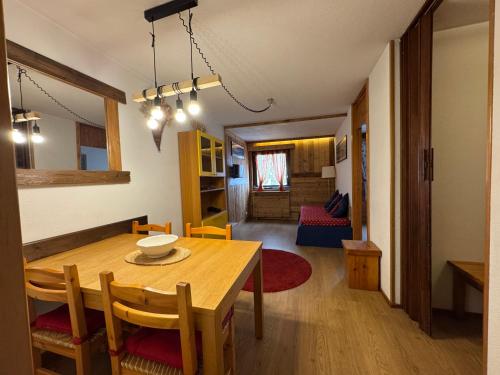a dining room and living room with a table and chairs at Residence Petit Tibet in Breuil-Cervinia