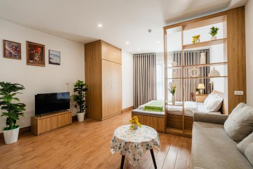 a living room with a couch and a tv at Vari Homestay Đội Cấn in Hanoi