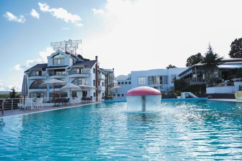 Bazén v ubytování Balkan Crest Resort nebo v jeho okolí