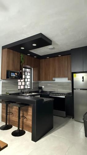 a kitchen with a black counter top and a stove at Casa La Amistad Comoda Casa con 3 Habitaciones in Saltillo