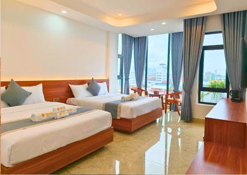 Giường trong phòng chung tại KKP Hotel