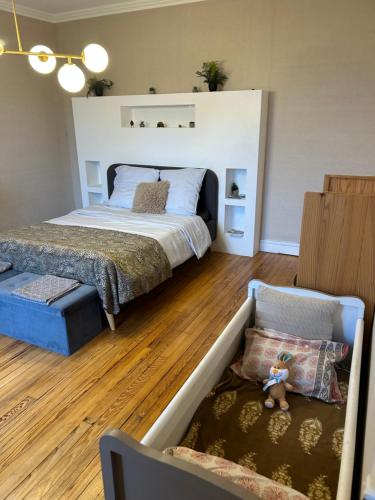 Postel nebo postele na pokoji v ubytování Culture Maison Alençon