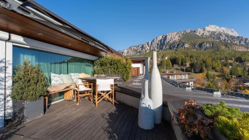 Nespecifikovaný výhled na hory nebo výhled na hory při pohledu z vily