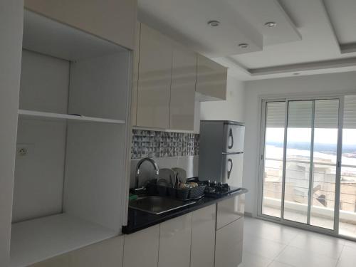 Kuchyň nebo kuchyňský kout v ubytování Dar Mon Loisir Relaxing Sea View Loft in Tabarka