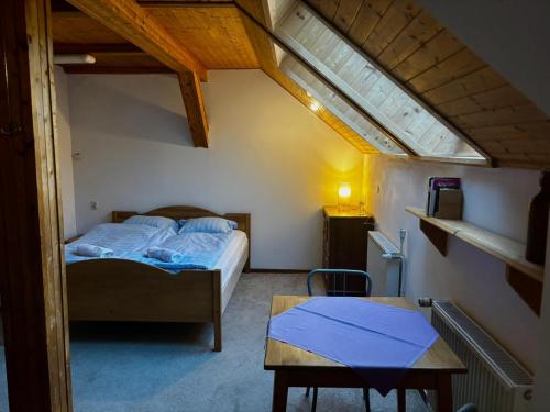 a bedroom with a bed and a table in it at Dom Siedlisko Przesieka koło Karpacza in Przesieka