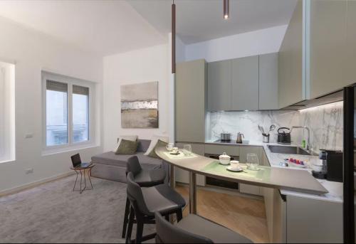 New Apartment close to Duomo - PRIVATE PARKING