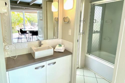 Koupelna v ubytování Kelly's Beach Resort