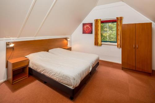 Ένα ή περισσότερα κρεβάτια σε δωμάτιο στο Vennenhof Bungalow | 8 Personen