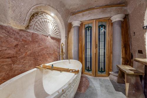Ένα μπάνιο στο Eyes Of Cappadocia Cave Hotel