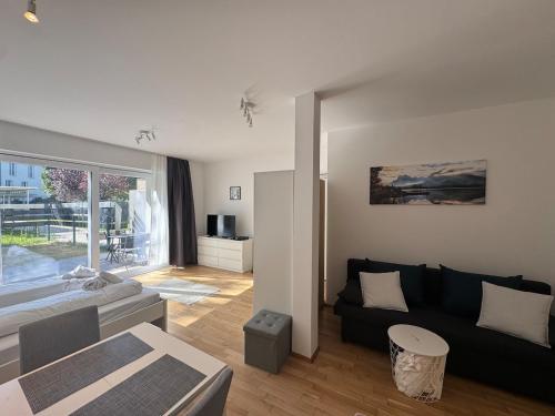 Modern City Apartment with private Garden