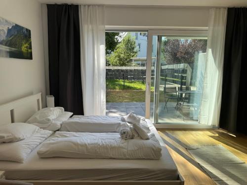 Modern City Apartment with private Garden