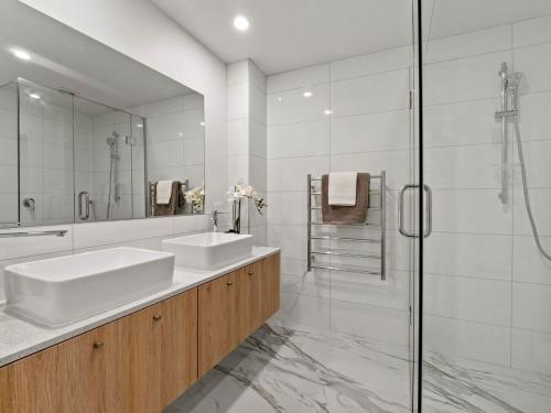a bathroom with a sink and a shower at Refined Luxury – Modern 3-Bedroom House by Marina in Frankton Wharf
