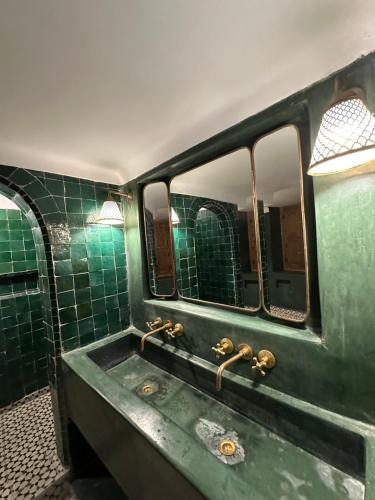 Koupelna v ubytování Riad Mint - Luxury Oasis in the Medina with Pool